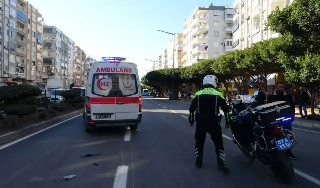 Muratpaşa’da Motosikletler Birbirine Girdi! 1’i Ağır 2 Yaralı 2